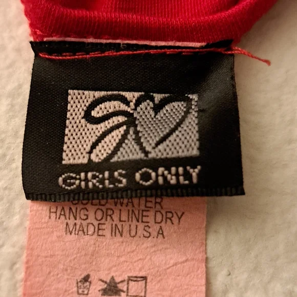 Red decorative tshirt in size Large - Picture 5 of 5